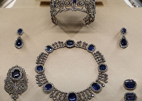 Parure famille d'Orléans bijoux français du 19ème siècle.